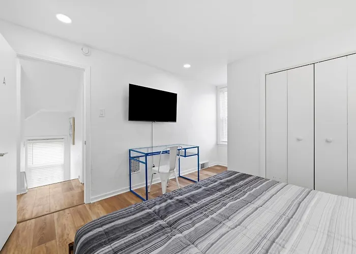 Homestay Dormont, !a Spacious And Modern Private Bedroom With Shared Bathroom *