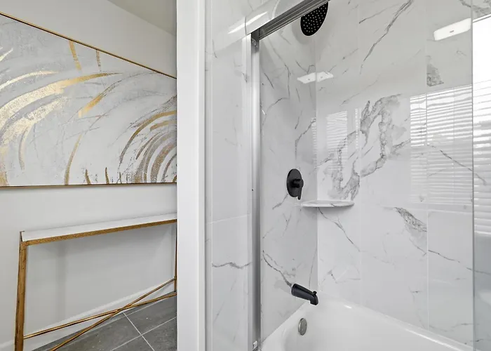 Homestay Dormont, !a Spacious And Modern Private Bedroom With Shared Bathroom *