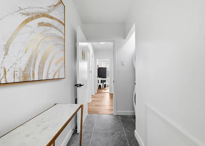 Homestay Dormont, !a Spacious And Modern Private Bedroom With Shared Bathroom *