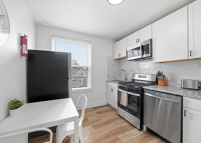 Homestay Dormont, !a Spacious And Modern Private Bedroom With Shared Bathroom *