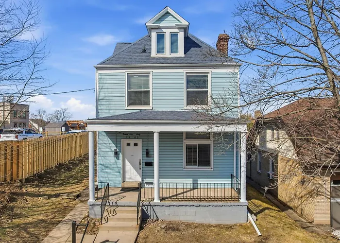 Dormont, !a Spacious And Modern Private Bedroom With Shared Bathroom