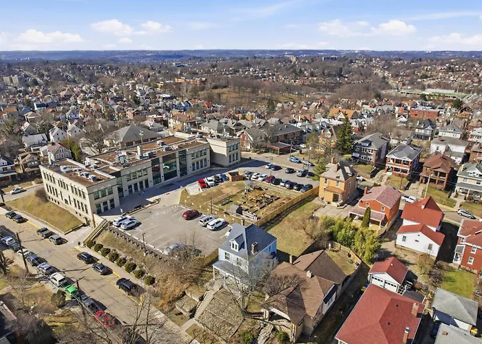 Dormont, !a Spacious And Modern Private Bedroom With Shared Bathroom